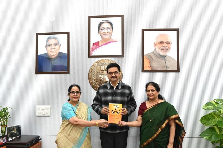 DU VC, congratulates Smt. Nayana Sahasrabuddhe and Smt. Jyoti Chauthaiwale on “Women, Gender and Society in India - Perspectives on Feminism”